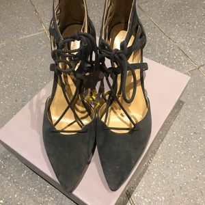 New, never worn Kate & Mel grey suede heels